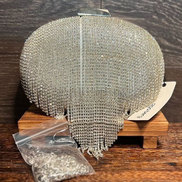 Olga Berg Bria Crystal Fringe Clutch in Silver. New with flaw. Gorgeous! - Picture 12 of 16